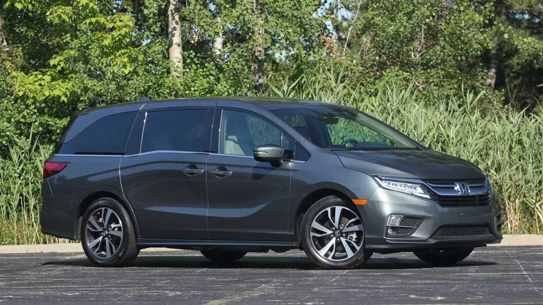 Honda Odyssey Elite Review: Running Van