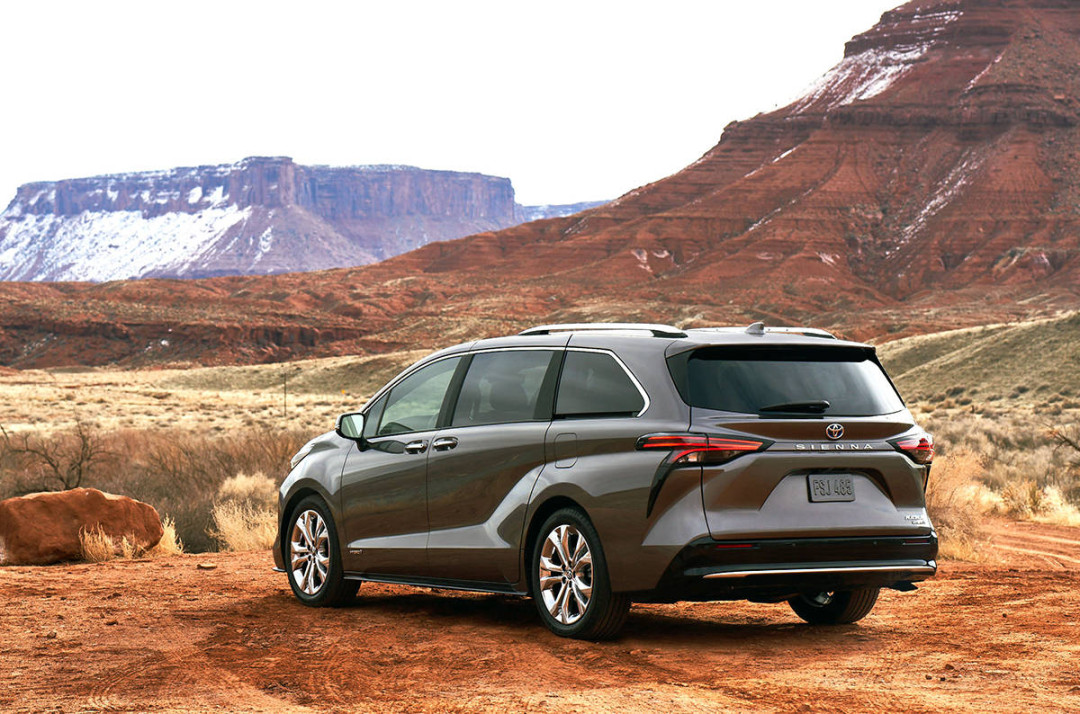 Toyota Sienna: Hybrid only? A bold (and fuel-efficient) move